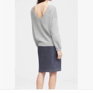 NWT Banana Republic Feather Touch V-Back Sweater, Size Petite M.